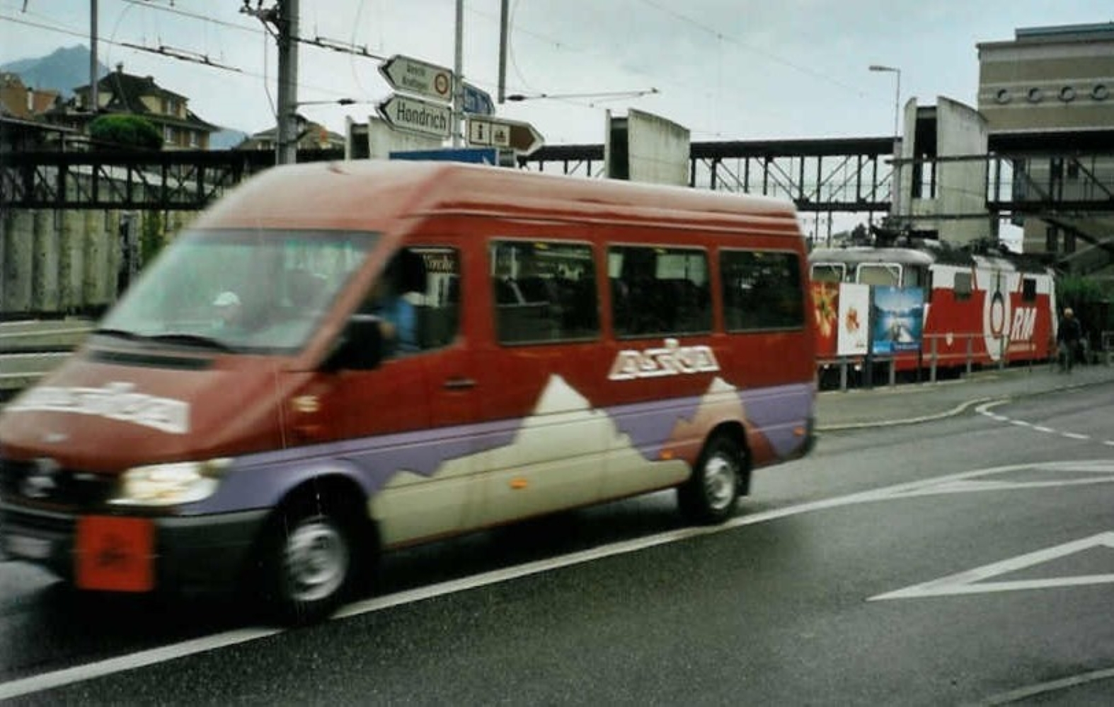 (095'803) - Aus dem Archiv: ASKA Aeschi - Nr. 15/BE 298'215 - Mercedes am 25. Juni 2007 beim Bahnhof Spiez