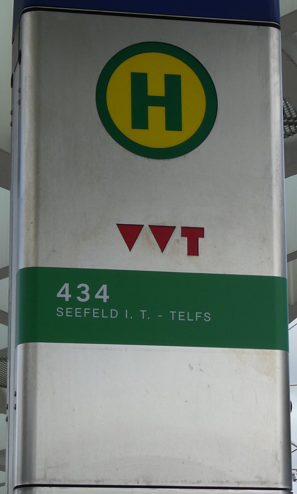 (280'448) - Bus-Haltestellenschild - Seefeld, BAhnhof - am 16. September 2025