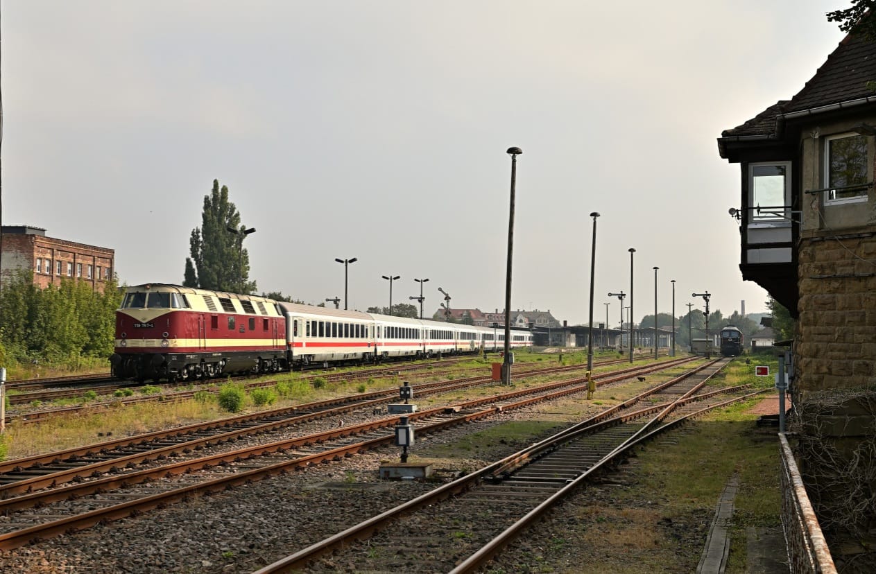 PRESS 118 757-4 mit dem IC 45397  Burgenland  von Leipzig nach Cheb, am 18.09.2024 in Zeitz. Leider nein, nur eine Überführung ausgedienter IC-Wagen aus dem Stillstandsmanagement für den zukünftigen Einsatz bei RegioJet. (Foto: Silvio Vernaldi) 