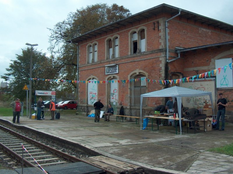 Aufbau und Vorbereitung für das Unstrutbahnfest zum 120. Geburtstag  unserer  Strecke im Bahnhof Karsdorf; 25.10.2009