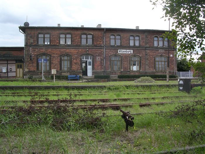 Das Bahnhofsgebude im Bf Vitzenburg; 2006 (Foto: Thomas Menzel)
