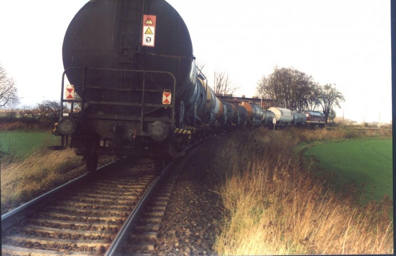 Der Sondergüterzug auf der Rückfahrt von Nebra nach Staßfurt in Reinsdorf b. Artern; 12.11.2006 (Foto: Winfried Schrepper)