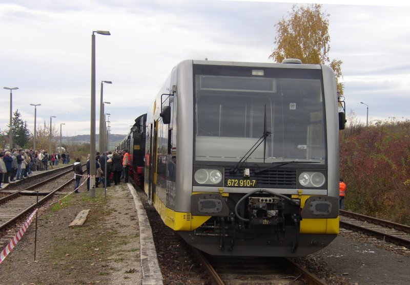 Die Burgenlandbahn, eine Tochter der DB, steuerte einen Triebwagen samt Personal zum guten Gelingen des Festes bei; 26.10.2008