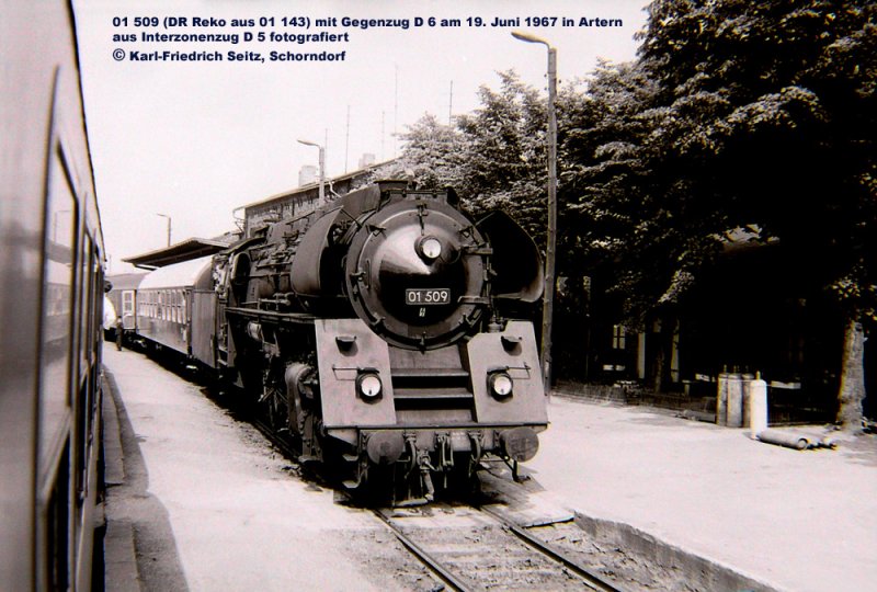 DR 01 509 mit dem D 5 von Berlin-Zoologischer Garten nach Bebra, im Bf Artern; 19.06.1967 (Foto: Karl-Friedruch Seitz)