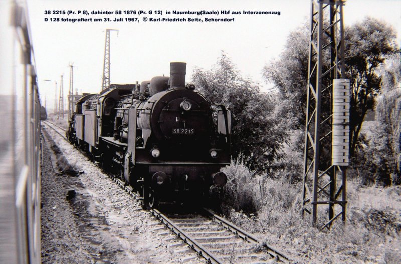 DR 38 2215 + DR 58 1876 am Ostkopf in Naumburg (S) Hbf; 31.07.1967 (Foto: Karl-Friedrich Seitz)
