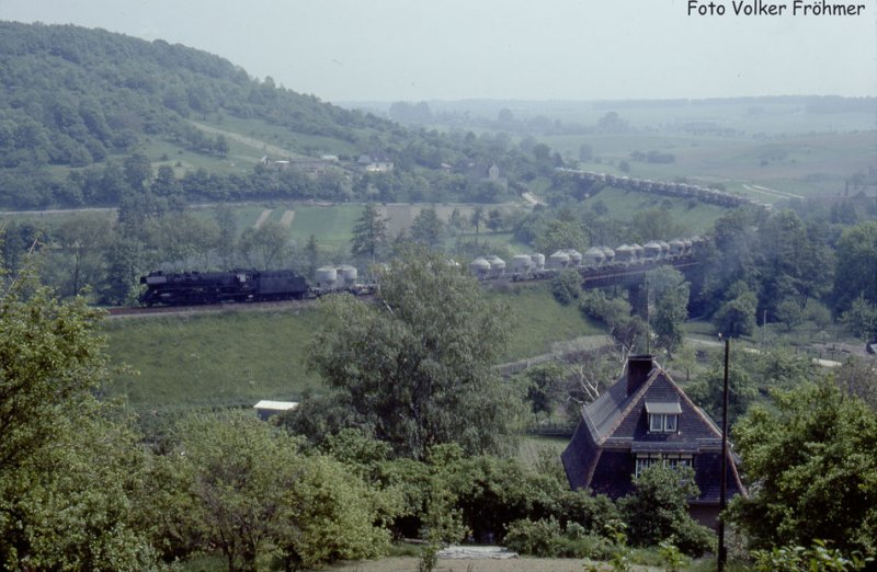 DR 41 1130-8 mit dem Lg 58310 von Gera nach Karsdorf, bei Mertendorf; 05.06.1984 (Foto: Volker Fröhmer)