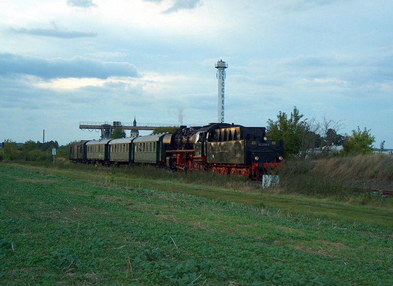 DR 50 3708-0 mit dem DLr 37193 von Karsdorf nach Freyburg, bei der Ausfahrt in Laucha (Unstrut); 12.09.2009