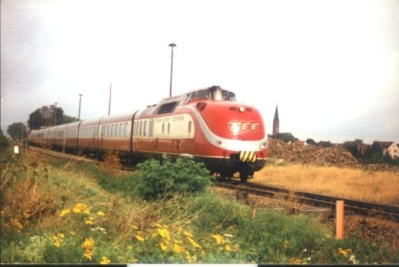 DR 601 014-4 + 601 008-6 als DZt 22024 von Freyburg (Unstrut) nach Braunschweig Hbf, bei Gehofen; 13.09.1997 (Foto: Winfried Schrepper)