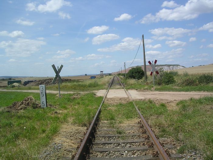 Ein Bahnübergang zwischen Nebra und Roßleben; 2007 (Foto: Thomas Menzel)