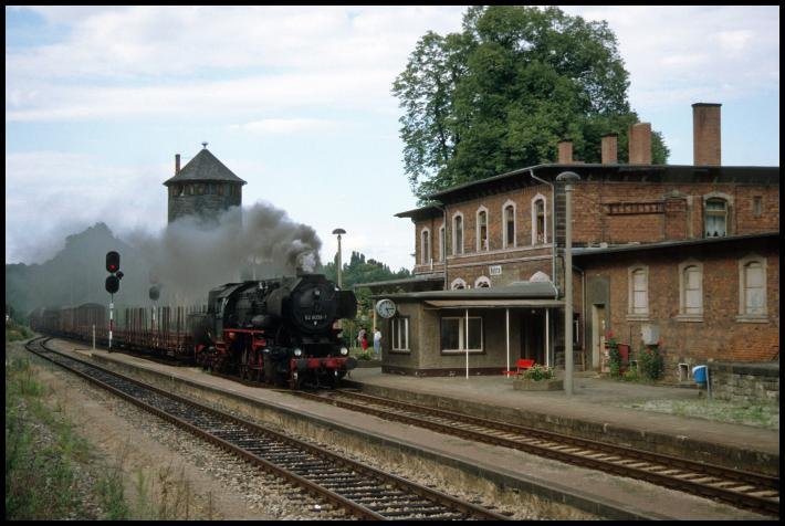 IGE Werrabahn 52 8039-1 am 25.08.1996 mit einem Fotogüterzug von Artern nach Sondershausen, im Bf Nebra. (Foto: Steffen Tautz)