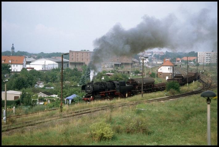 IGE Werrabahn 52 8039-1 mit einem Fotogüterzug von Sondershausen nach Freyburg und zurück nach Artern, am 24.08.1996 bei der Ausfahrt in Roßleben. (Foto: Steffen Tautz)