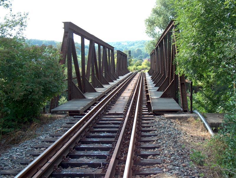 Saalebrücke zwischen Naumburg und Roßbach; 2005 (Foto: Holger Flatau)