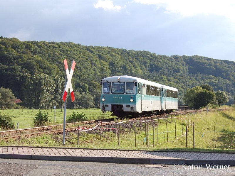TG Ferkeltaxi e.V. 772 312-5 + 772 367-9 als  Unstrut-Express  von Artern nach Nebra, am 22.07.2007 bei Wangen. (Foto: Katrin Werner)