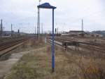 Eine Lampe für die Wegausleuchtung zum als Gleis 5207 bezeichneten Abstellgleis in Naumburg Hbf, auf dem auch Triebwagen der Burgenlandbahn abgestellt werden, die dann nachts von Reinigungskräften von