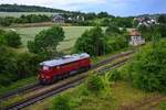 Auf der Unstrutbahn in Freyburg (U) war am 20.06.2026 die EBS V200 507 von Karsdorf nach Naumburg (S) Hbf unterwegs.