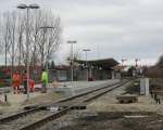 Am 12.03.2012 fanden im Bf Laucha immer noch Arbeiten an der Schnittstelle zwischen Bus und Bahn statt.