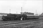 Am 14.02.1981 stand die DR 52 8077 mit einem Personenzug nach nach Röblingen am See im Bahnhof Vitzenburg, die sich in Reinsdorf bei Nebra befand. (Foto: Hans-Peter Waack, www.bahnmotive.de) #Unstrutbahn 