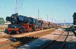 Beim Plandampf  Goldene Aue  wartete die Dampflok 50 3708-0 am 21.09.1997 im Bahnhof Vitzenburg mit einem Fotog�terzug auf Ausfahrt in Richtung Nebra.