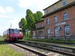 EBS 772 345 als 12.  Unstrut-Schrecke-Express  nach Erfurt Hbf, am 01.05.2016 in Donndorf. (Foto: Ralf Kuke)