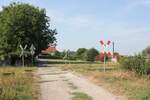 Der Bahnübergang am Friedhof in Balgstädt, am 01.09.2024.