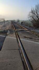 Morgenstimmung am 02.04.2026 an der Unstrutbahnam Bahn�bergang in Reinsdorf (b Artern) mit Blick Richtung Gehofen.