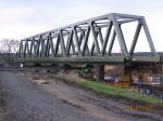 Am 08.01.2012 wartet die neue Saalebrücke in Roßbach immer noch auf ihren Einbau.