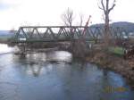 Am 15.01.2012 war die neue Saalebrücke in Roßbach immer noch nicht bis über den alten Strompfeiler weiter eingeschoben wurde.