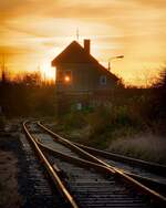 Licht im ehemaligen Stellwerk W2 in Roßleben; 13.11.2025 (Foto: instagram.com/kloeschen_66)