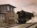Die DR 44 0546-0 in den 1980er Jahren am Stellwerk B3 in Karsdorf. (Foto: N. M�ller, Sammlung Detlef Beck)