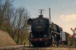 An der Grabenm�hle bei Reinsdorf war am 14.03.1982 die DR 44 0093-3 mit einem G�terzug auf der Unstrutbahn Richtung Artern unterwegs.