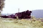 DR 44 0304-4 im Jahr 1981 mit einer V300 als Wagenlok & G�terwagen auf der Unstrutbahn in Kleinwangen Richtung Artern.