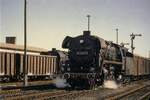 Am 04.10.1981 war die DR 44 0546-0 im Bahnhof Vitzenburg mit einem G�terzug Richtung Artern unterwegs. (Foto: Detlef Beck)
