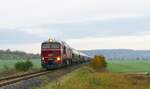 EBS 120 982-4 (V200 507) mit leeren Kohlestaubwagenzug von Karsdorf nach Spreewitz, am 13.11.2023 in Kleinjena.