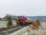 Am 08.12.2023 war die EBS V200 507 (beschildert als 120 982-4) mit den EBS-Städteexpresswagen in Kleinjena Richtung Naumburg (S) unterwegs. (Foto: Bahnbilder an Saale und Unstrut) #Unstrutbahn