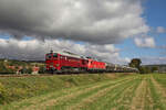 Auf der Unstrutbahn bei Kleinjena war am 17.09.2026 die EBS V200 507 zusammen mit der FWK 156 003 und leeren Kohlestaubwagen von Karsdorf nach Spreewitz unterwegs.