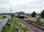 CTL 252 021-1 mit einem Lafarge Zementzug von Karsdorf nach Cizkovice, am 15.06.2012 bei der Durchfahrt in Kleinjena.