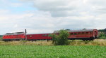 Am 22.06.2016 zog diese V300 der EBS bei Kleinjena zwei Mitropa-Wagen in Richtung Karsdorf.