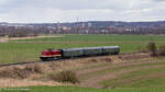 MaS Bahnconsult 112 481-7 mit einem Lipsia-Erlebnisreisen-Sonderzug von Leipzig Hbf nach Karsdorf, am 19.03.2022 bei Kleinjena. (Foto: Thomas Schlesinger)