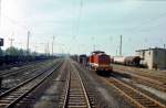 DR 110 161-7 am 08.05.1981 mit einem Güterzug in Halle Angersdorf.