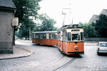 Im Juni 1988 waren diese Wagen der Naumburger Straßenbahn an der Thüringer Pforte als Linie 2 zum Hauptbahnhof unterwegs.