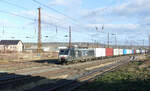 ERC 189 803 mit Containerwagen Richtung Bad Kösen, am 03.01.2022 in Naumburg Hbf.