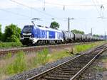 InfraLeuna mit moderner Technik am Zug. Die 2159 232 bespannte am 24.06.2022 in Naumburg (S) Hbf den Kesselwagenzug von Großkorbetha nach Emleben.