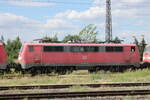 zugverkehr-in-naumburg-hbf/780832/db-111-167-3-in-einem-lokzug DB 111 167-3 in einem Lokzug vom DB Stillstandsmanagement Karsdorf nach Opladen, am 13.07.2022 in Naumburg (S) Hbf.