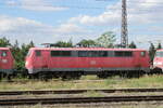 DB 111 083-2 in einem Lokzug vom DB Stillstandsmanagement Karsdorf nach Opladen, am 13.07.2022 in Naumburg (S) Hbf.