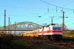 EBS 243 822-4 mit dem Städteexpresssonderzug DZ 34910 des Thüringer Eisenbahnvereins von Erfurt Hbf nach Dresden Hbf, am 26.11.2022 in Naumburg (S) Hbf. (Foto: Anakin Grabe)