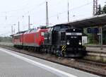 EBS rangiert Lokzug in Naumburg (Saale) Hbf. EBS 202 738 rangiert am 21.07.2023 in Naumburg (S) Hbf die FWK 156 001 + 155 196.