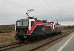 EBS/FWK 143 056-0 + 143 124-6 als Tfz Richtung Bad Kösen, am 02.01.2023 in Naumburg (S) Hbf.