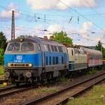 SEL 218 002 und 181 211  Lorraine  brachten am 11.06.2024 einen DB Regio n-Wagen zum Stillstandsmanagement nach Karsdorf und sind hier in Naumburg (S) Hbf zusehen.