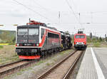 FWK 155 046 mit der EBS 202 597 und der 202 738, am 09.04.2024 in Naumburg (S) Hbf. Daneben am Bahnsteig 5 steht noch die FWK 156 001. (Foto: Maik Köhler)