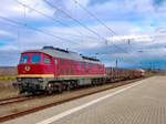 Am 08.12.2022 stand die EBS 132 293 mit zwei leeren Holzwagen und der EBS 118 719 in Naumburg (S) Hbf. (Foto: https://www.instagram.com/bahnbilder_naumburg/)